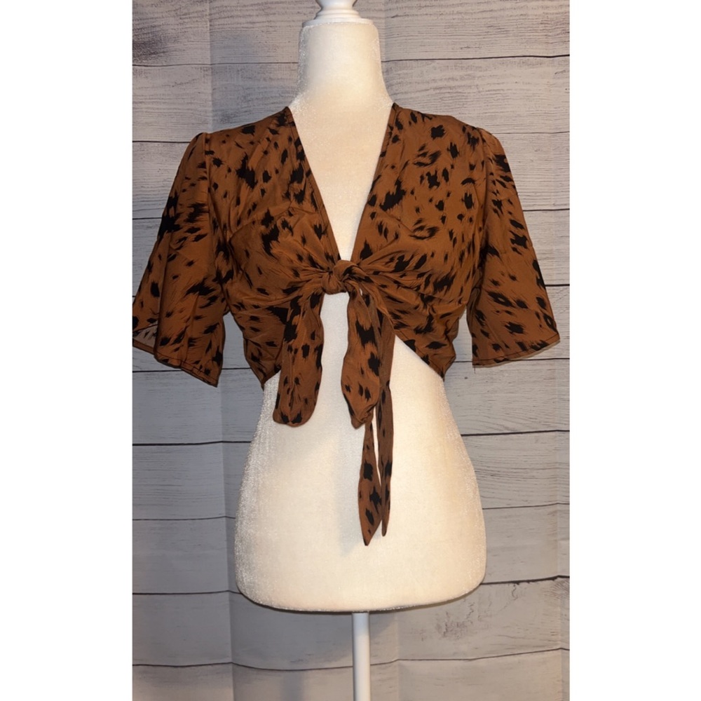 SHEIN VCAY Allover Print Knot Front Crop Top - Picture 7 of 8